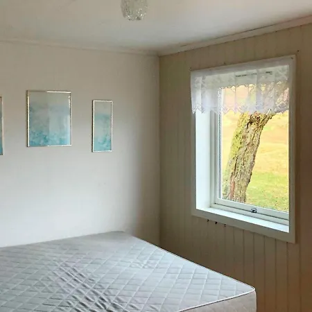 10 Person In Brekke (Sogn og Fjordane)