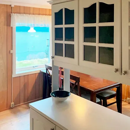 10 Person In Brekke (Sogn og Fjordane)
