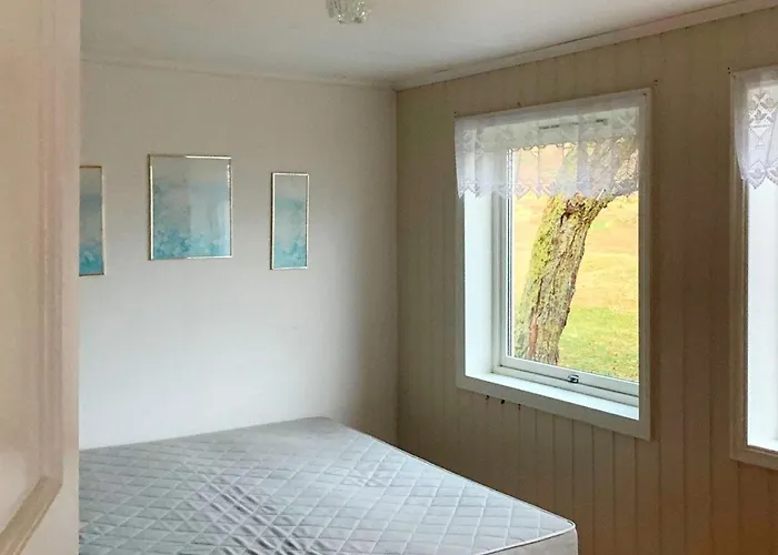 10 Person In Brekke (Sogn og Fjordane)